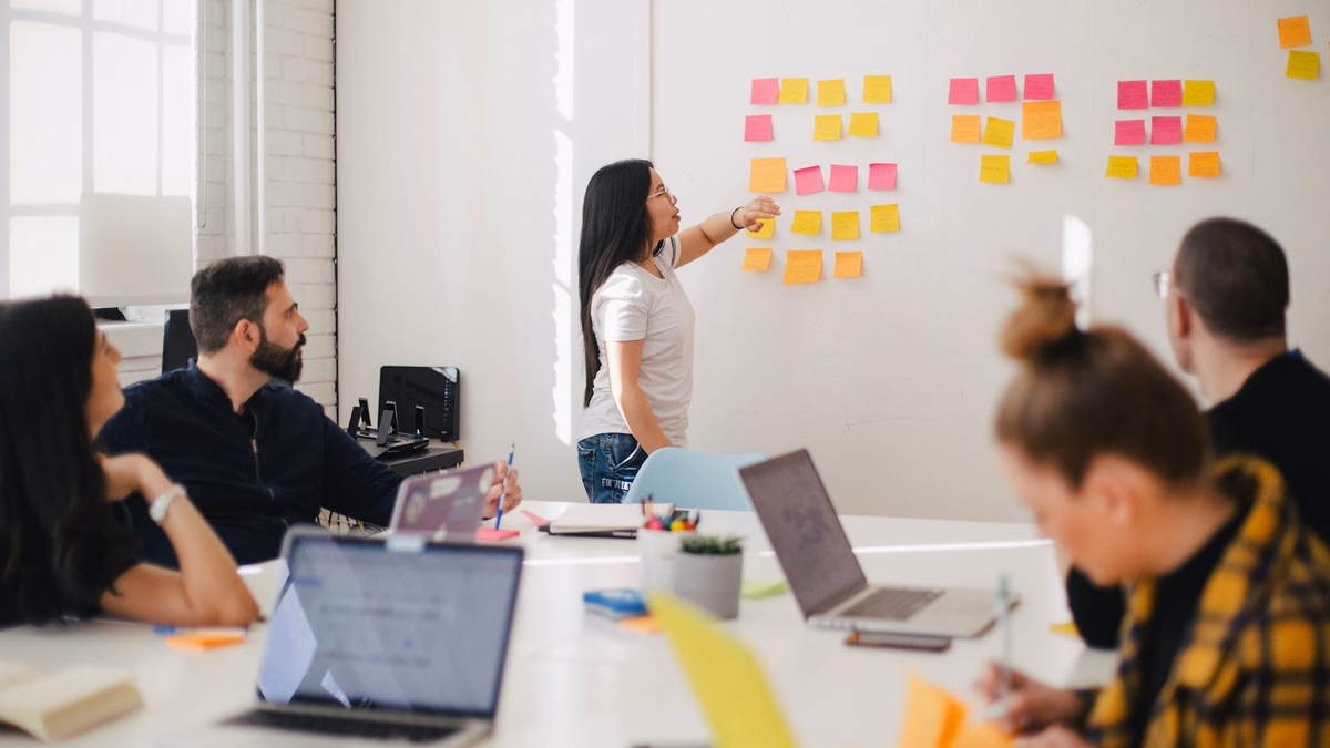 Machine learning bidding engineers analyzing Google Ads auction states and conversion variance
