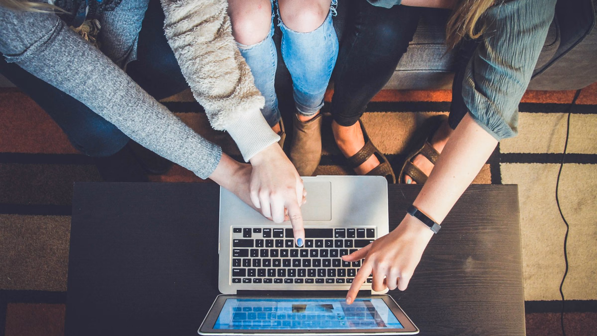 Data engineers and SEO architects designing relational entity graphs and programmatic database pipelines