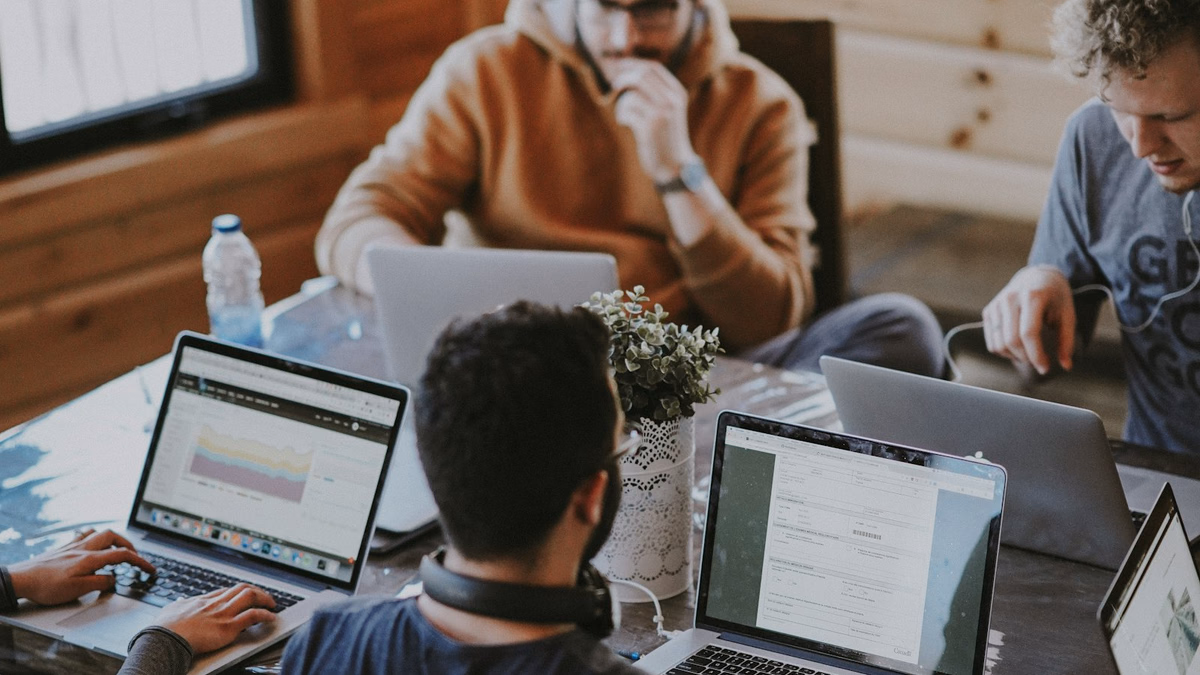 Data architects and performance marketing engineers designing high-throughput server-side CAPI telemetry pipelines