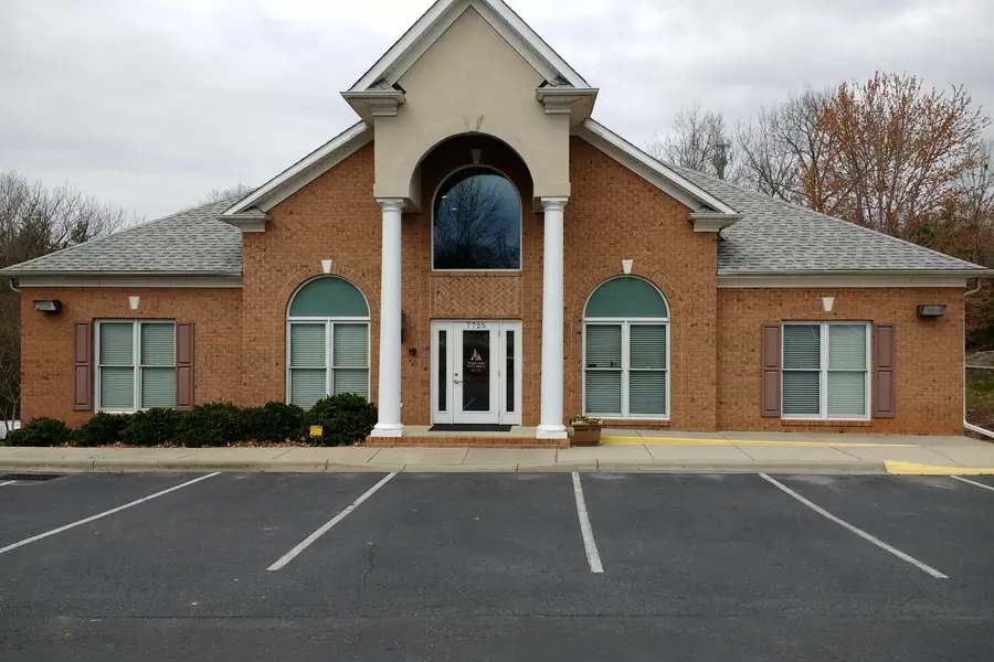 Exterior view of Tega Cay City Hall and municipal civic center