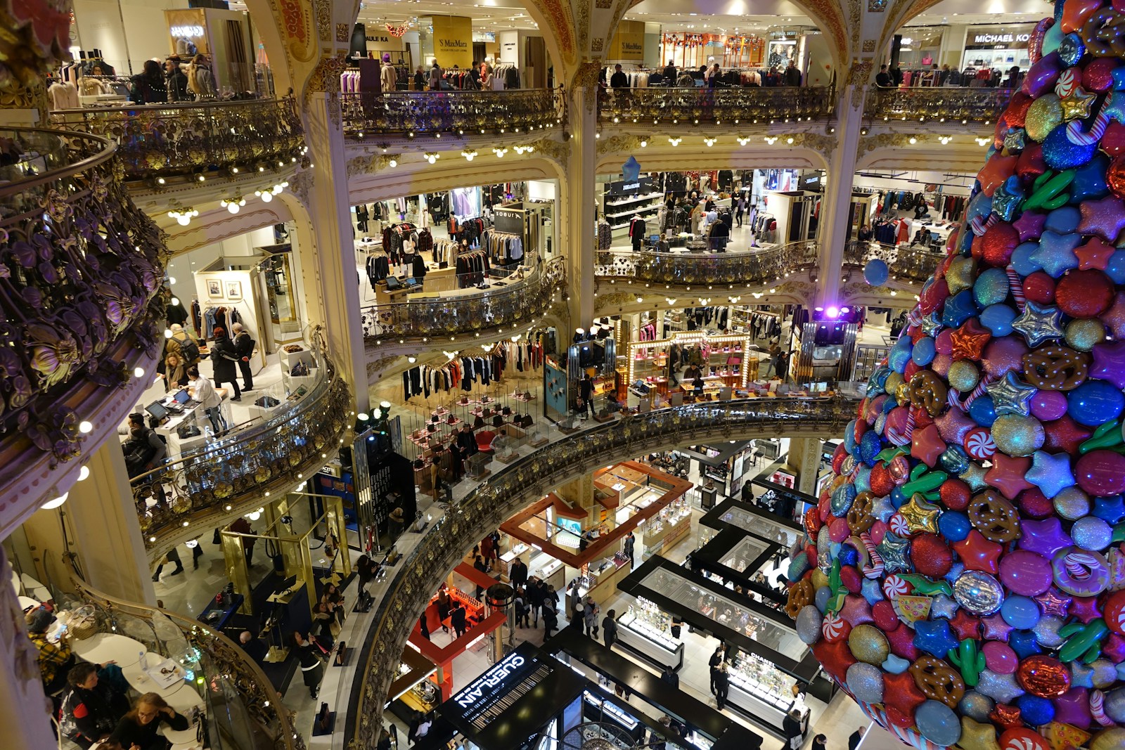 The 2025 Ultimate Guide to Holiday Marketing: An Overtop Media Playbook for Charlotte Businesses. As a top Google Partner digital agency in Charlotte, NC, Overtop Media presents the definitive 2025 holiday marketing guide for local businesses. This 12,000-word report covers AI-driven Google Ads, local SEO, the "Fifth Quarter" growth strategy, and more to help Charlotte retailers win the season.